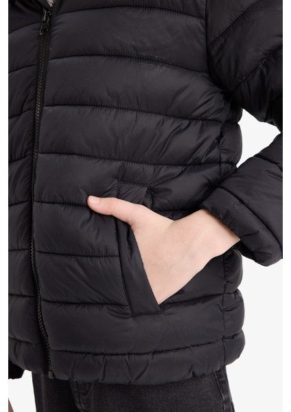 Erkek Çocuk Su Geçirmez Kapüşonlu Fermuarlı Şişme Mont E8688A825AU