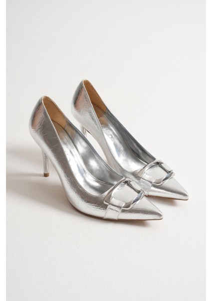 Corine Kadın Siyah Metal Aksesuarlı Sivri Burun Yüksek İnce Topuklu Ayakkabı Stiletto (9 CM)