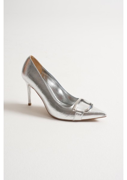 Corine Kadın Siyah Metal Aksesuarlı Sivri Burun Yüksek İnce Topuklu Ayakkabı Stiletto (9 CM) fiyatları