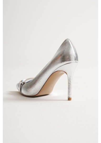 Corine Kadın Siyah Metal Aksesuarlı Sivri Burun Yüksek İnce Topuklu Ayakkabı Stiletto (9 CM) modelleri