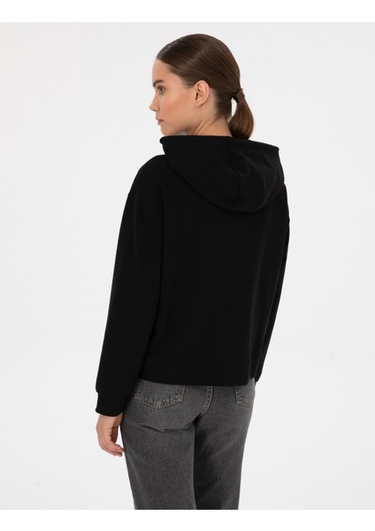 Kadın Siyah Comfort Fit Fermuarlı Sweatshirt 50314965-VR046 indirimleri