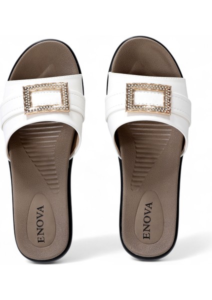 Gün Boyu Rahatlık Sağlayan, Tokalı Tasarımlı ve Kaliteli Malzemeden Üretilmiş Kadın Ortopedik Terlik