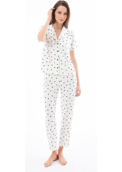 Premium Kadın Pijama Takımı Krem Kalp Desenli Yumuşak Dokulu Kısa Kollu Gömlek Yaka