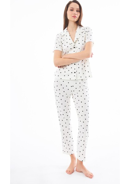 Premium Kadın Pijama Takımı Krem Kalp Desenli Yumuşak Dokulu Kısa Kollu Gömlek Yaka modelleri