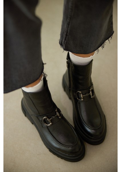 Melodi Hakiki Deri Önden Toka Detaylı Fermuarlı Bot- Siyah Deri fiyatları