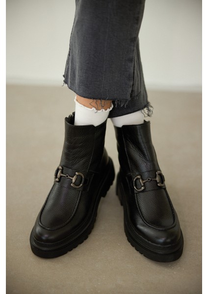 Melodi Hakiki Deri Önden Toka Detaylı Fermuarlı Bot- Siyah Deri modelleri