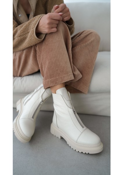 Mena Hakiki Deri Küt Burunlu Ön Kısımda Fermuar Aksesuarlı Kadın Bot- Ekru fırsatları
