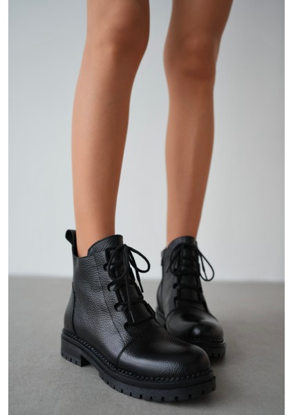 Matilda Hakiki Deri Bağcık Aksesuarlı Fermuarlı Kadın Bot- Siyah fiyatları