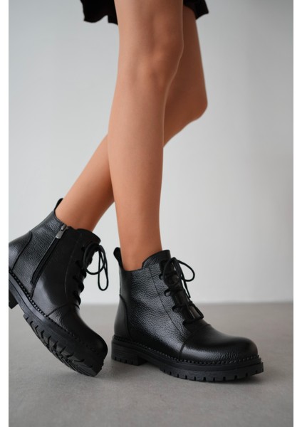 Matilda Hakiki Deri Bağcık Aksesuarlı Fermuarlı Kadın Bot- Siyah fırsatları
