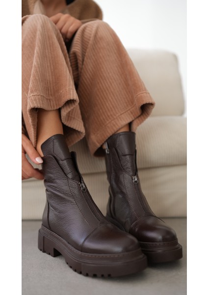 Mena Hakiki Deri Küt Burunlu Ön Kısımda Fermuar Aksesuarlı Kadın Bot- Acı Kahve fiyatları
