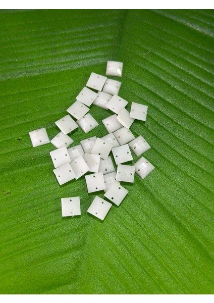 33 Adet 1 cm Delikli Beyaz Dikme Boncuk