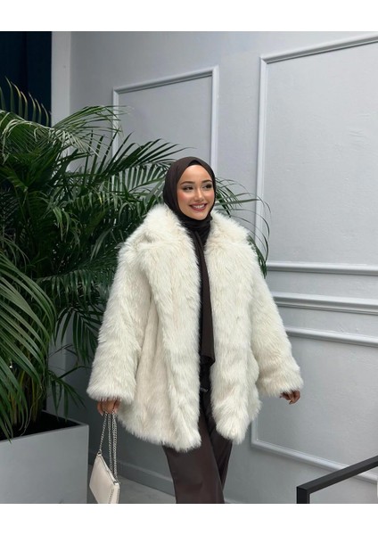 Kadın Krem Peluş Içi Astarlı Kaban