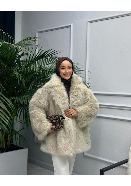 Kadın Bej Peluş Içi Astarlı Kaban