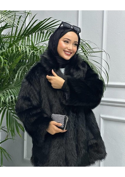 Kadın Siyah Peluş Içi Astarlı Kaban
