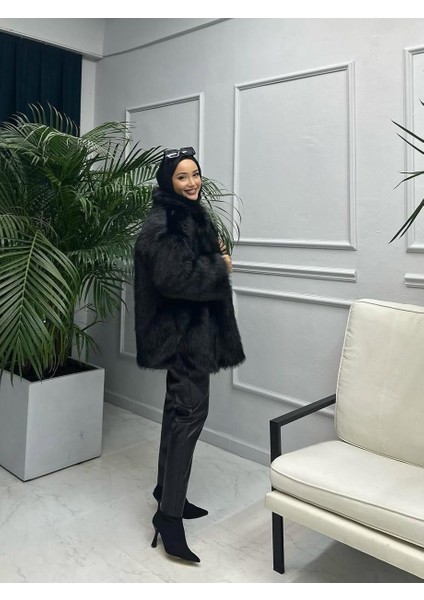 Kadın Siyah Peluş Içi Astarlı Kaban fırsatları