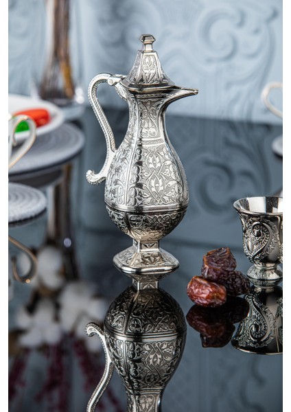 Işleme Motifli Sunum Zemzem Ibriği, Şık ve Zarif Tasarım, Gri Renk