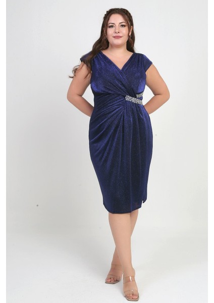 Kadın Kruvaze Yaka Çift Taş Detaylı Astarlı Yarım Ay Kollu Likralı Büyük Beden Simli Elbise fiyatları