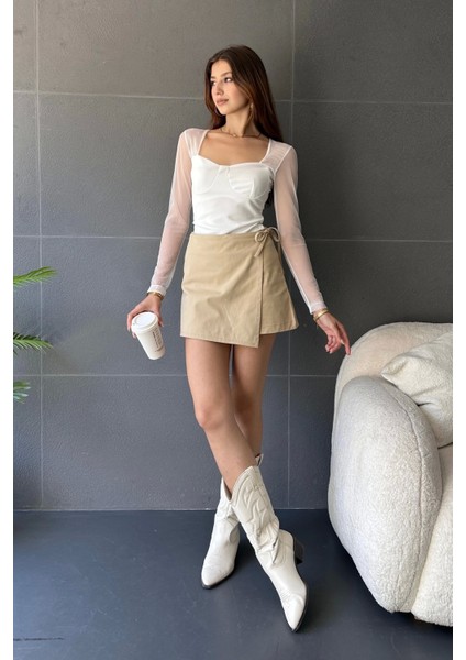 Kare Yaka Tül Detaylı Bluz fırsatları