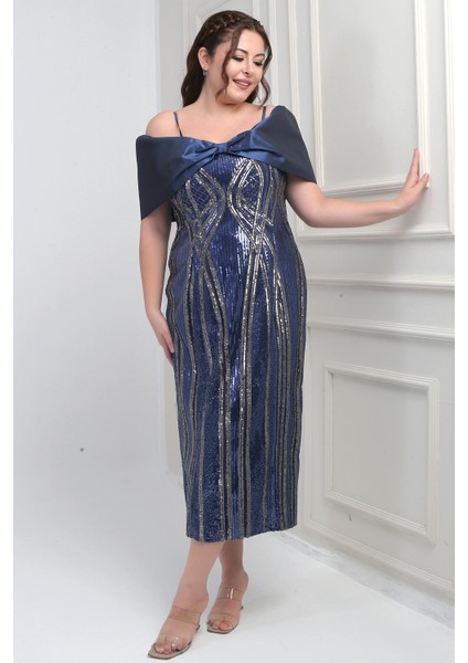 Kadın Ince Askılı Saten Fiyonk Kayık Yaka Pul Işlemeli Astarlı Büyük Beden Midi Elbise