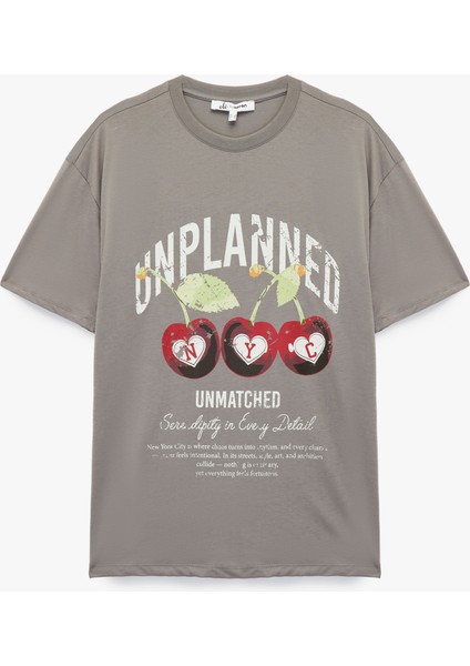 Kısa Kollu Bisiklet Yaka Kiraz Baskılı Oversize Tişört