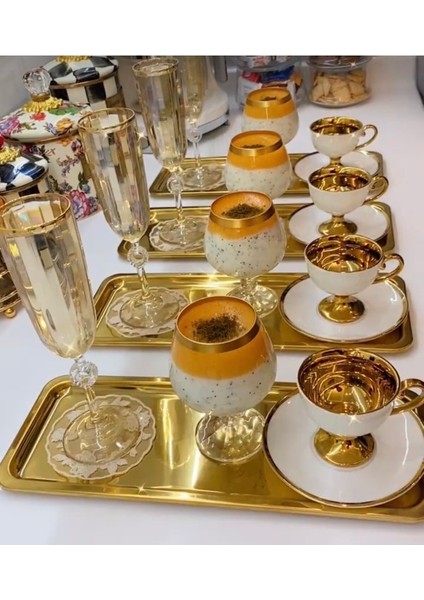 Altın Renk 4'lü Baton Servis Tepsisi, Şık ve Zarif Sunum Için Mükemmel Seçenek