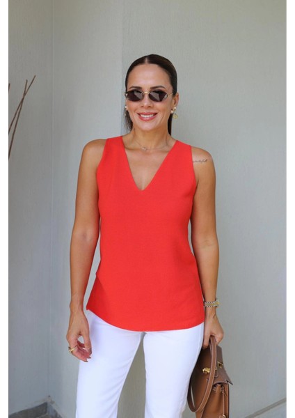 Kırmızı V Yaka Triko indirimleri