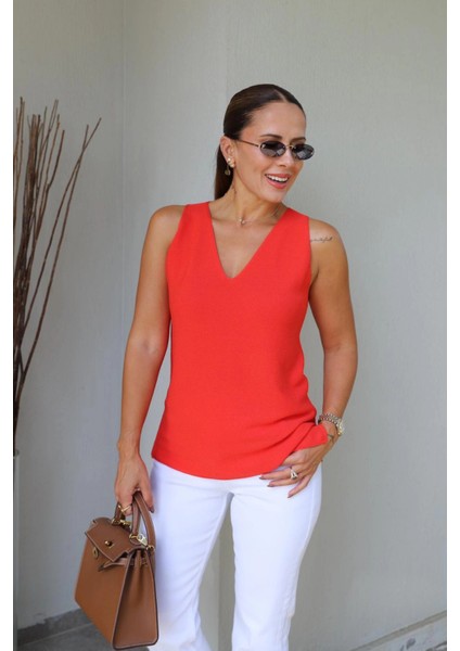 Kırmızı V Yaka Triko