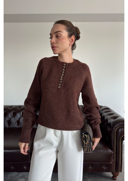 Patlı Düğmeli Triko Kazak- Kahverengi