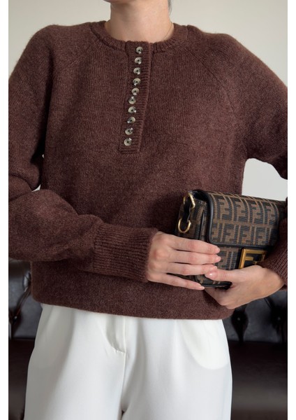 Patlı Düğmeli Triko Kazak- Kahverengi fiyatları