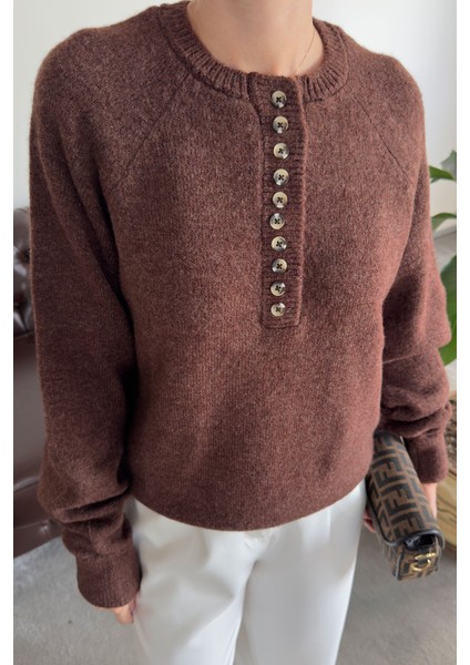 Patlı Düğmeli Triko Kazak- Kahverengi indirimleri