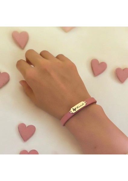 Altın Plakalı 14 Ayar Hande Ismine Özel Koyu Pembe Derili Kelebek Motifli Hediye BILEKLIK-654ISIM