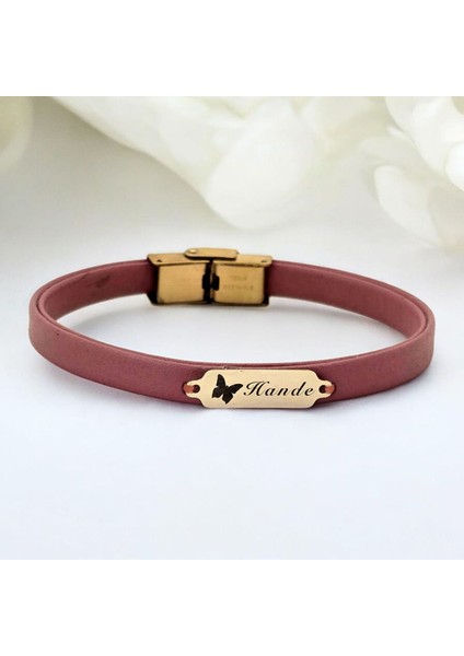Altın Plakalı 14 Ayar Hande Ismine Özel Koyu Pembe Derili Kelebek Motifli Hediye BILEKLIK-654ISIM fiyatları