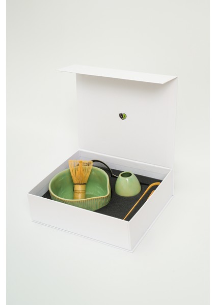 6 Parça Matcha Çay Seti – El Yapımı Seramik Kase & Tutucu, Bambu Çırpıcı, 2 Ölçek Kaşığı, Süzgeç