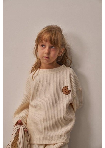 Krem Cookie Nakışlı Dökümlü Alt Üst Takım fırsatları