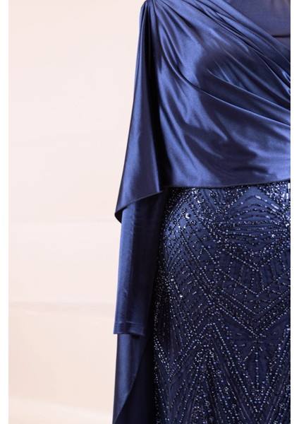 Saten ve Taşlı Pelerinli Tesettür Abiye