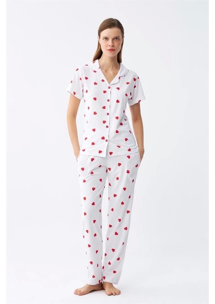Kadın Beyaz Kırmızı Kalpli Önden Düğmeli Pijama Takımı