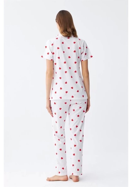 Kadın Beyaz Kırmızı Kalpli Önden Düğmeli Pijama Takımı