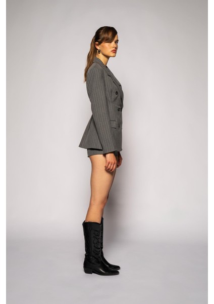 Kadın Gri Pens Detaylı Çizgili Blazer fiyatları