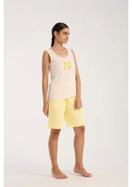 Kadın Beyaz Kurdele Detaylı Sarı Çizgili Şortlu Pijama Takımı fiyatları