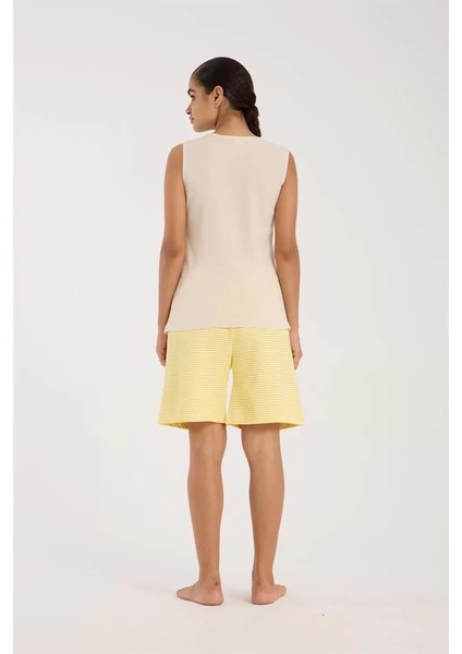 Kadın Beyaz Kurdele Detaylı Sarı Çizgili Şortlu Pijama Takımı modelleri