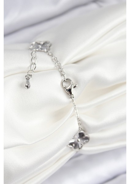 Vıp Pirinç Yonca Model Gümüş Renk Kadın Bileklik fiyatları