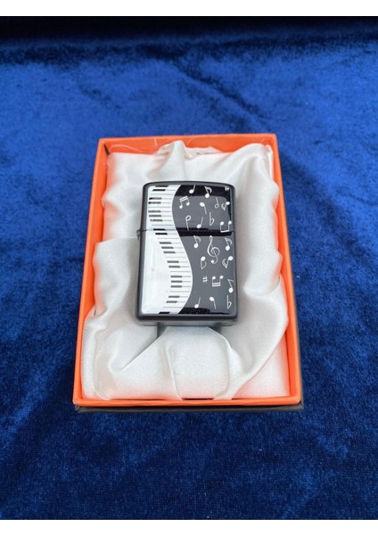 Müzik Desenli Benzinli Çakmak.