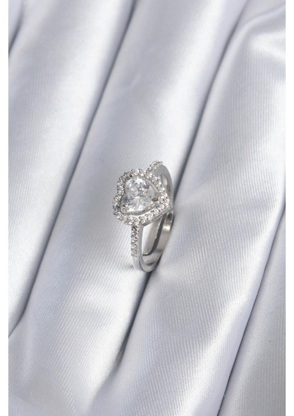 Pirinç Gümüş Renk Zirkon Taşlı Kalp Charm Model Kadın Yüzük - PRT3500EB00777