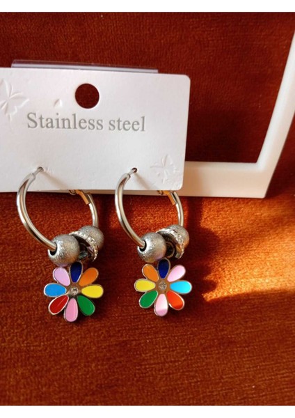 Çiçek Detay Renkli Gümüş Renk Küpe modelleri