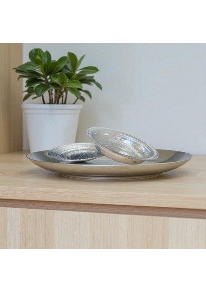 - El Işçiliği Iç Dış Kalaylı Bakır Yemek ve Servis Tabağı – 17 cm Yemek Tabağı & 19 cm Servis Tabağı – Sağlıklı ve Şık Sofra Sunumları Için modelleri