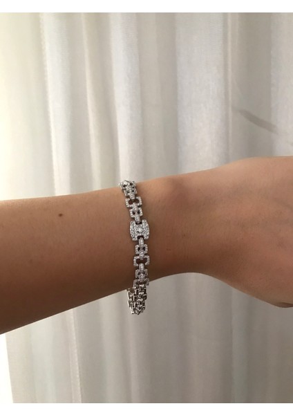 Gümüş Renkli Parlak Taşlı Simli Kararmaz Kadın Bileklik – Zarif ve Şık Takı Modeli modelleri