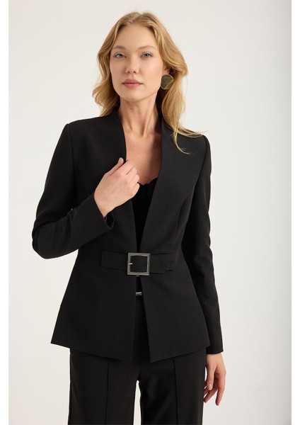 Dik Yaka Kemerli Ceket