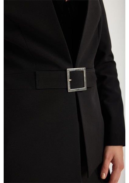 Dik Yaka Kemerli Ceket fırsatları