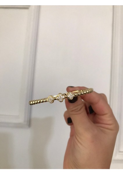 Taşlı Bombeli Gold Kadın Kelepçe – Zarif, Şık ve Işıltılı Takı Modeli modelleri