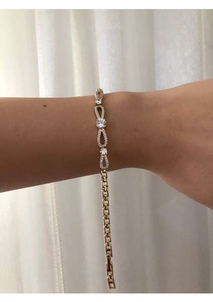 Gold Fiyonk Model Taşlı Kadın Bileklik – Zarif, Şık ve Işıltılı Takı Modeli fiyatları